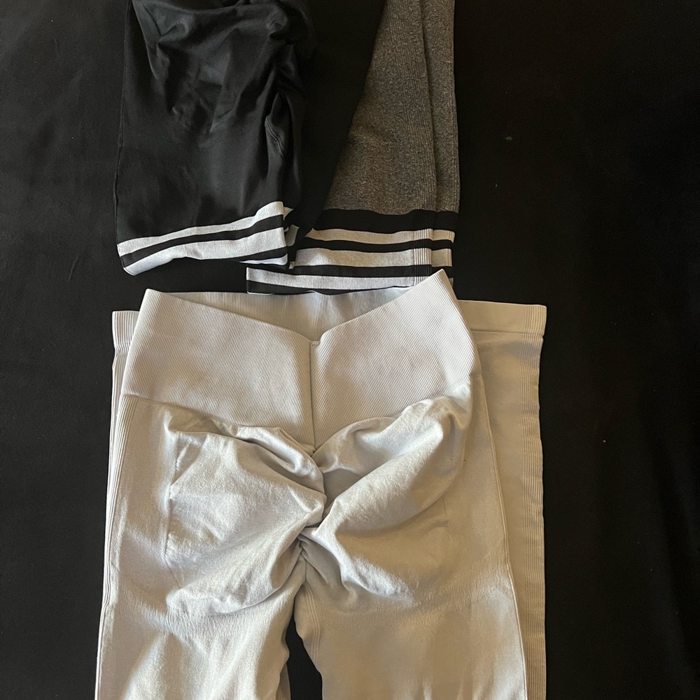 Set Of 3 Yoga Or Sports Leggings. - Picture 5 of 6